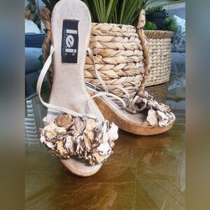 Lei Women's Beige Floral Wedge Sandals